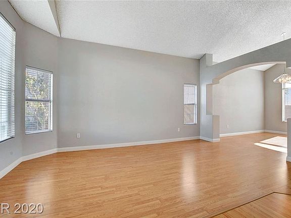 4th image of 1601 Camarillo Dr