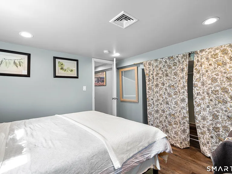 111 Judd St — Photo 4