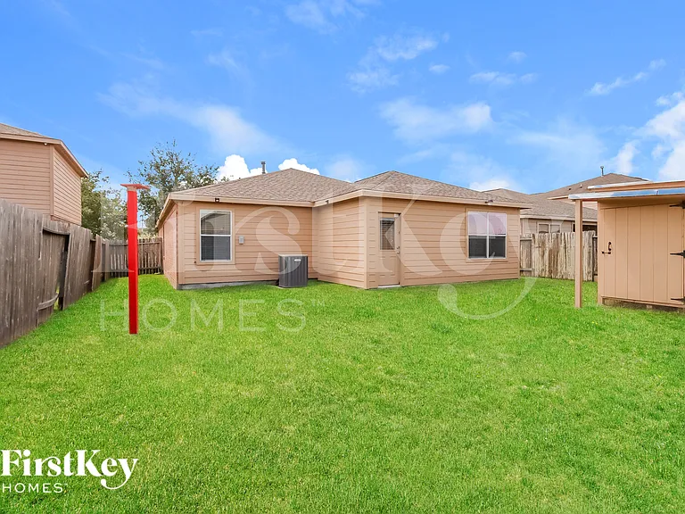 9518 Peridot Green Dr — Photo 17