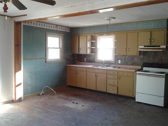 4th image of 303 Howard St