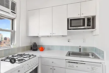 Rented by Coldwell Banker Warburg