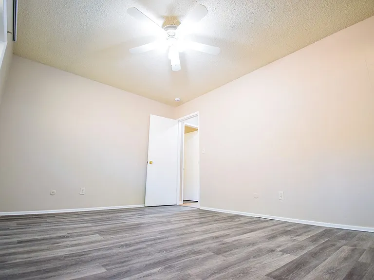Vista Hills Apartments — Photo 9