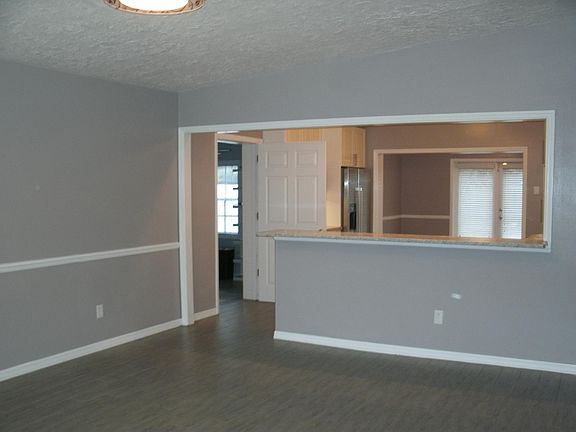 4th image of 932 Carlson Dr
