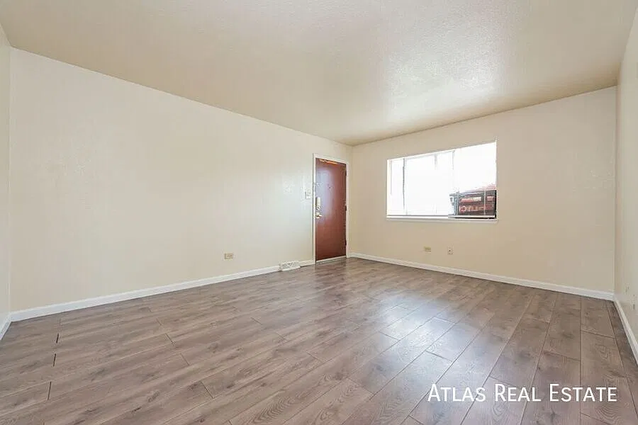 Modern Comfort In Central Denver Rare 4br/2ba With Hardwood Floors! — Photo 3