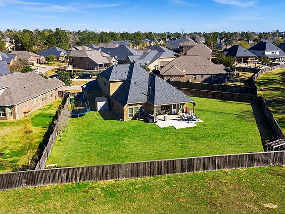 4th image of 214 Climbing Oaks Pl