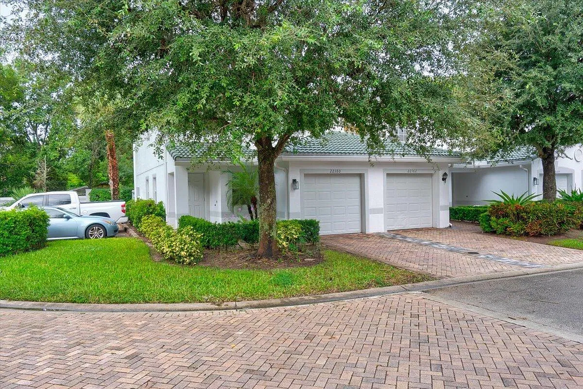 3 bed, 2.5 bath, 1445 sqft, $3,300 — Photo 2
