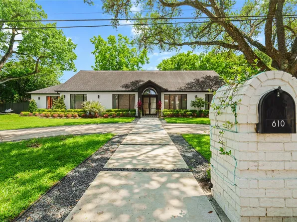 610 Piedmont St, Sugar Land, TX 77478