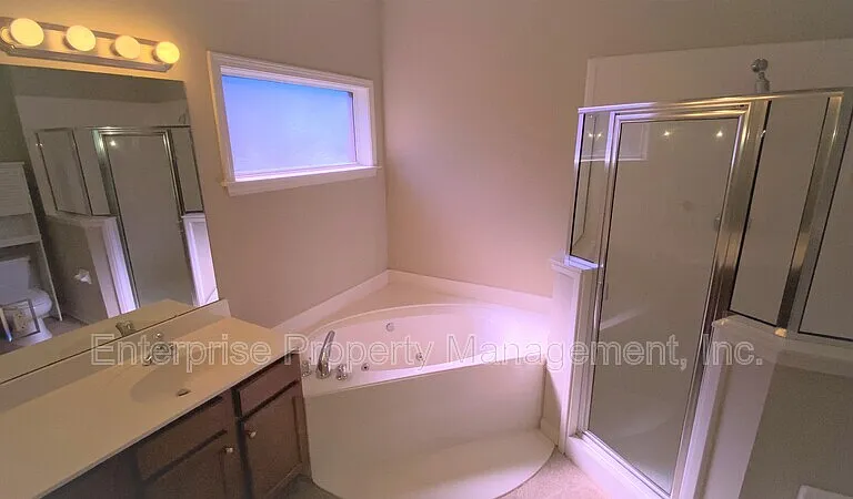 10204 Sutton Ridge Ln — Photo 11
