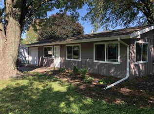 2208 Miami Dr, Iowa City, IA 52240