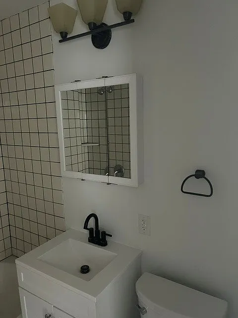 3 bed, 800 sqft, $1,500 — Photo 2