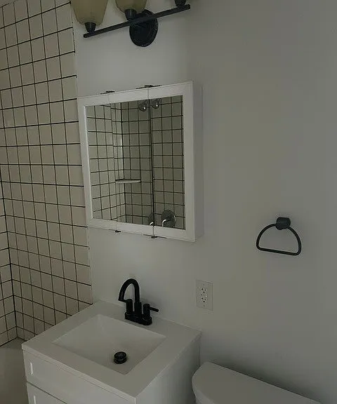 416 Oak Hill Ave #2F — Photo 2