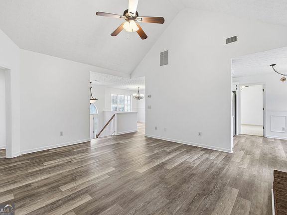 4th image of 285 Chestnut Dr