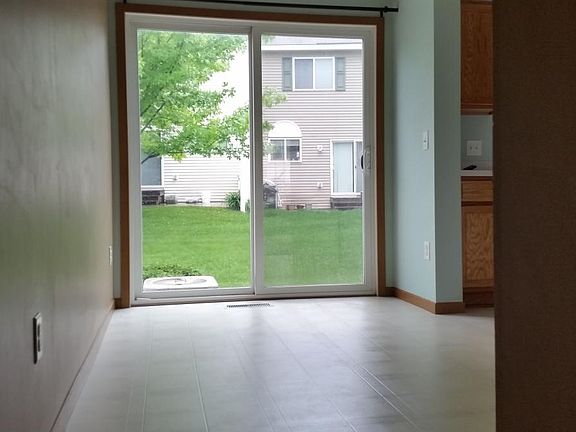 5th image of 2986 Village Ln