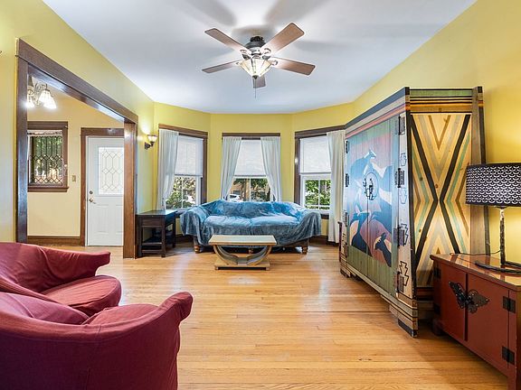 5th image of 2031 W Touhy Ave