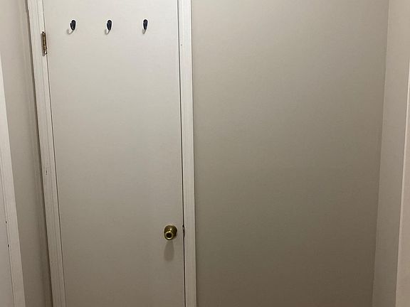 5th image of 130 Creekmont Way