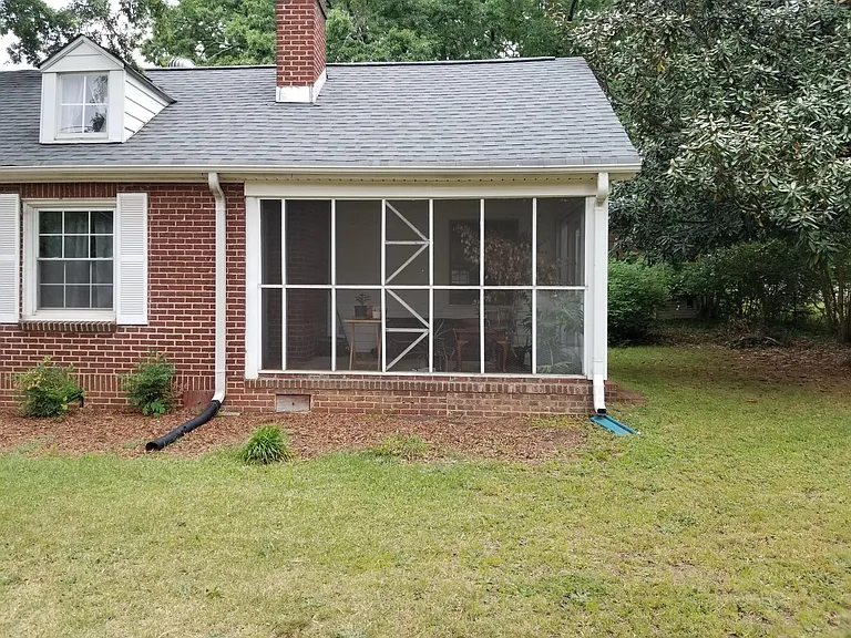 Screened in porch