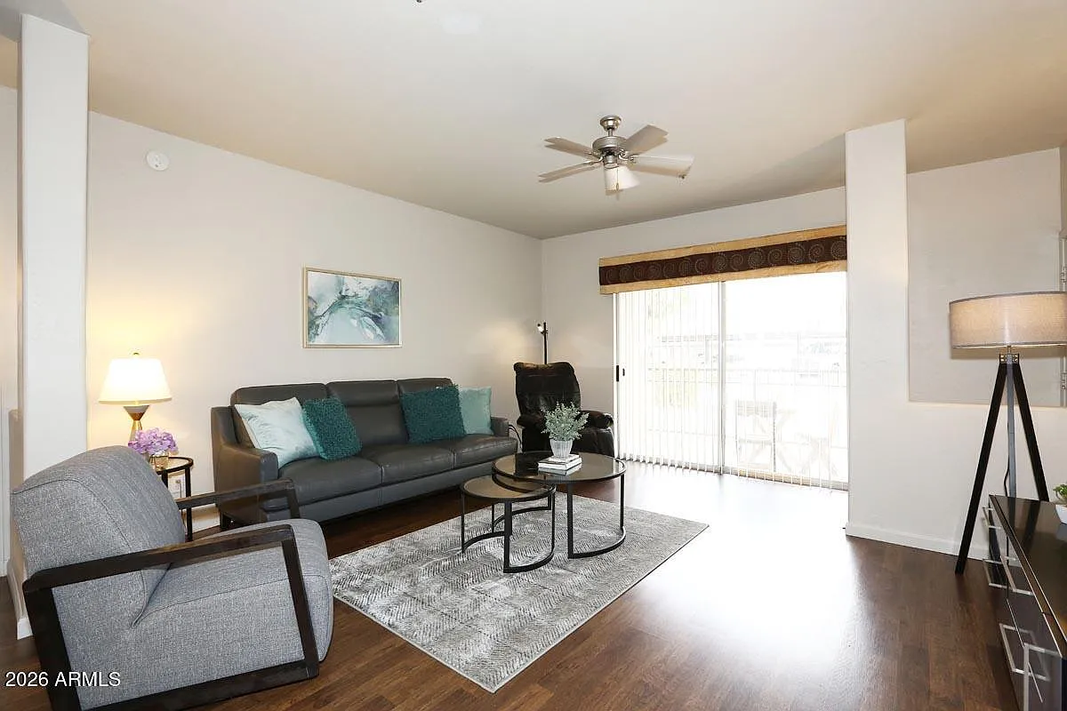 2 bed, 2.0 bath, 1029 sqft, $2,100 — Photo 2