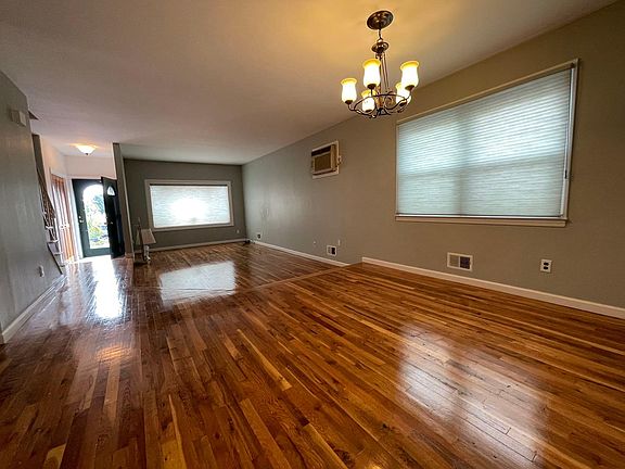 4th image of 62 Adlai Cir