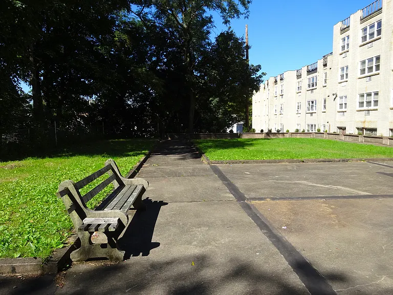 Windsor Oaks Apartments of New Haven, CT — Photo 9