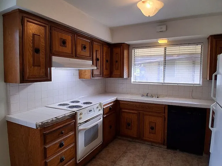 1493 W Fairmont — Photo 1