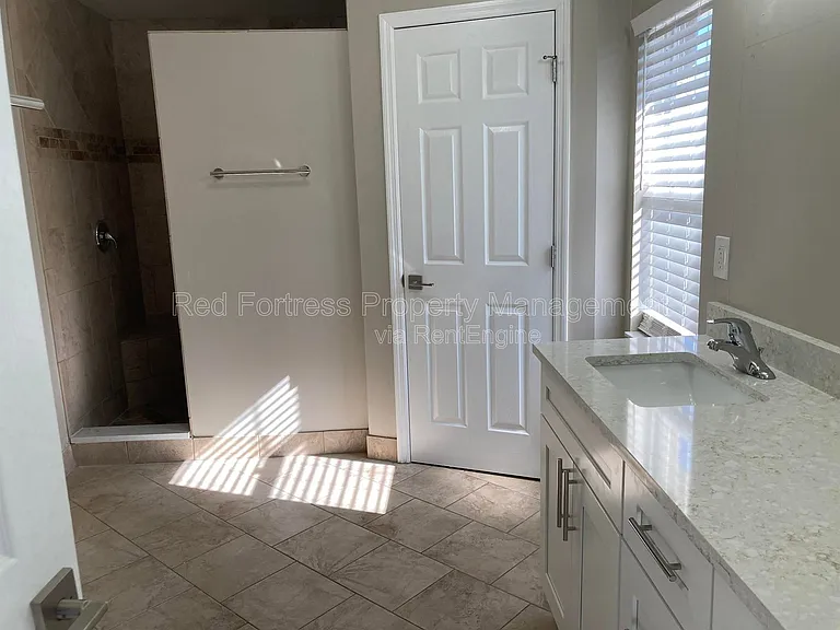 110 SW 17th Pl — Photo 9