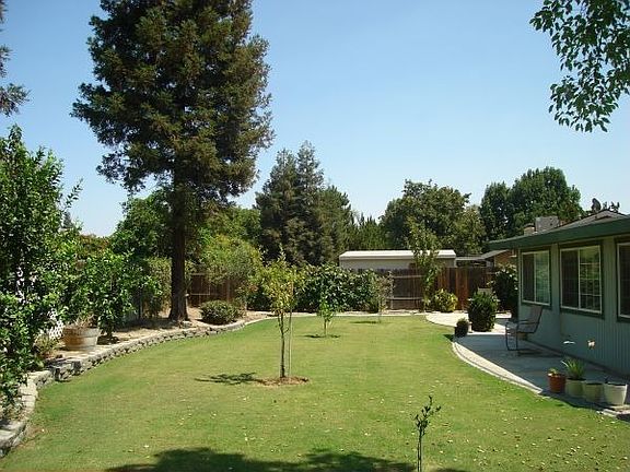       " Beautiful Yard "
