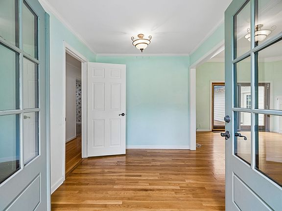 4th image of 702 Wilson Pike