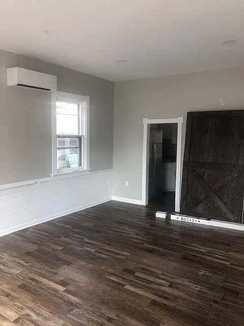 Studio, $1,000 — Photo 2