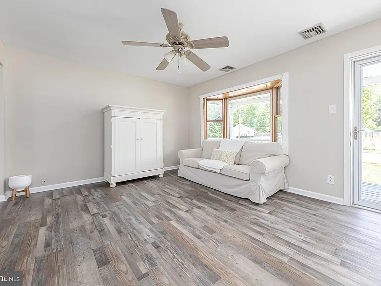 1304 Clearbrook Ave — Photo 6