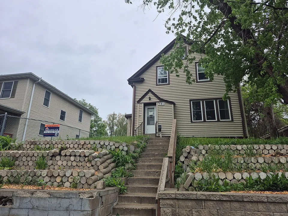 391 Case Ave E