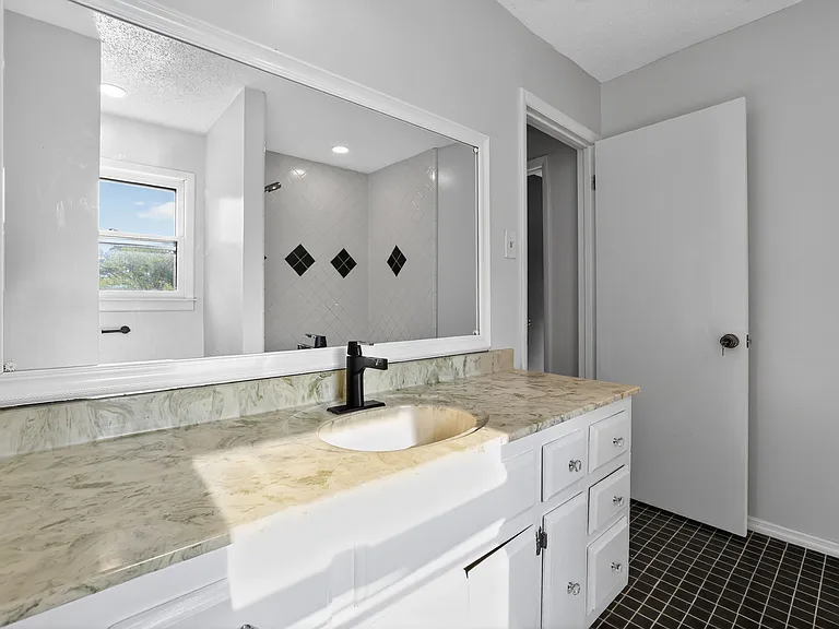 2214 Windsong Trl — Photo 15