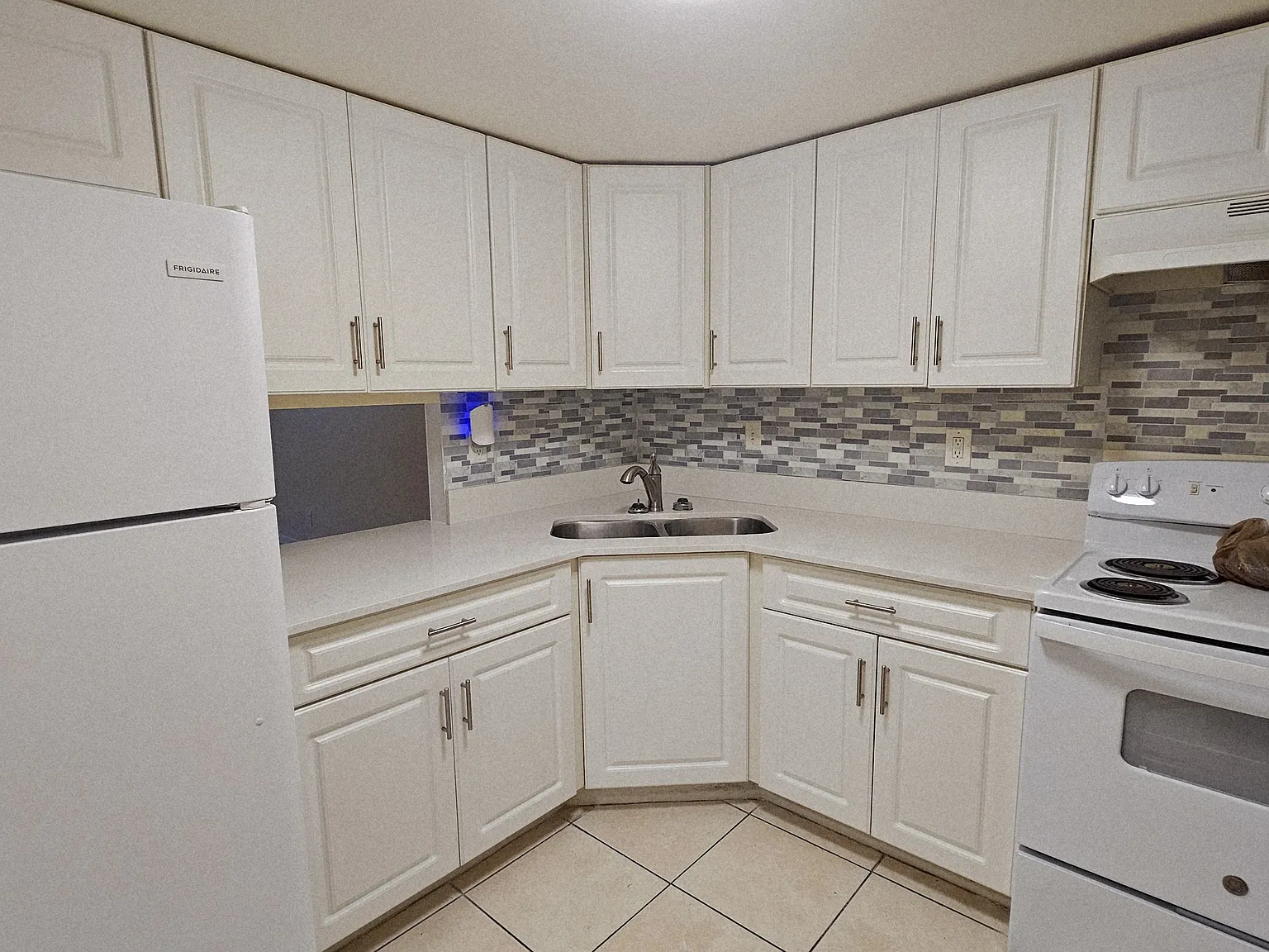 1 bed, 899 sqft, $1,700 — Photo 2