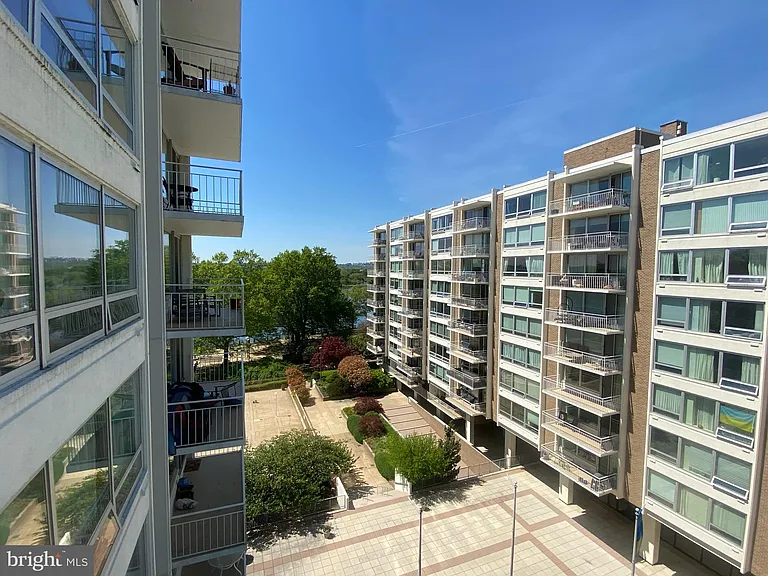 1435 4th St SW #B602 — Photo 10