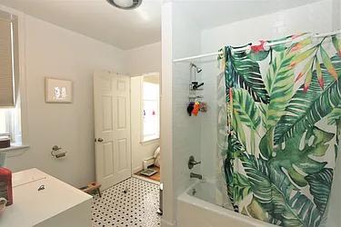 Rented by R New York