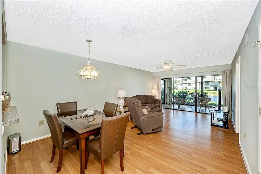2 bed, 2.0 bath, 1065 sqft, $1,990 — Photo 3