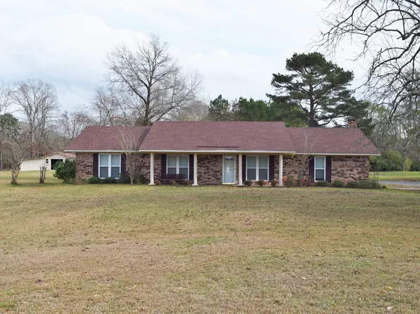 415 Parklane Dr, Coushatta, LA 71019