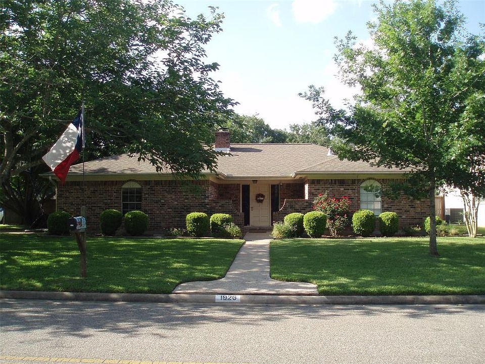 1st image of 1926 Alta Vista Dr
