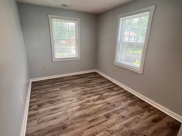 909 Bryan St — Photo 23
