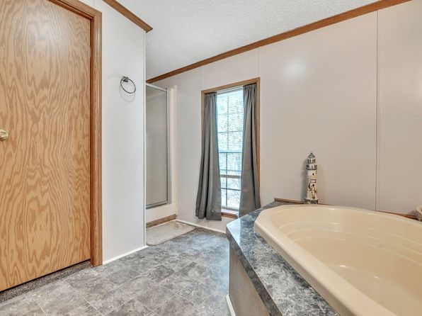 806 28th St TRAILER 85, Milford, IA 51351