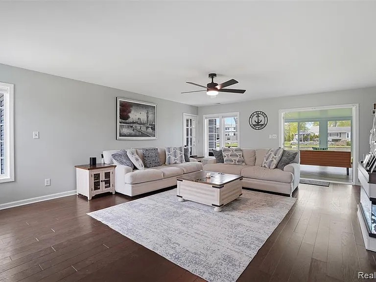 2299 Kingston St — Photo 5
