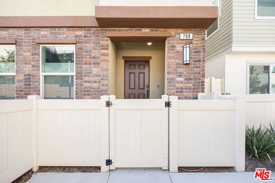 4 bed, 3.5 bath, 2355 sqft, $7,000 — Photo 3