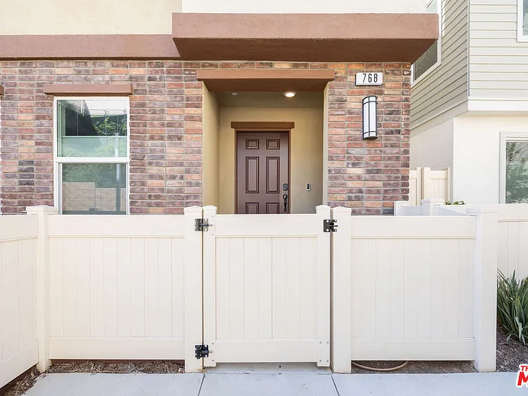 768 Daniel Freeman Cir — Photo 3