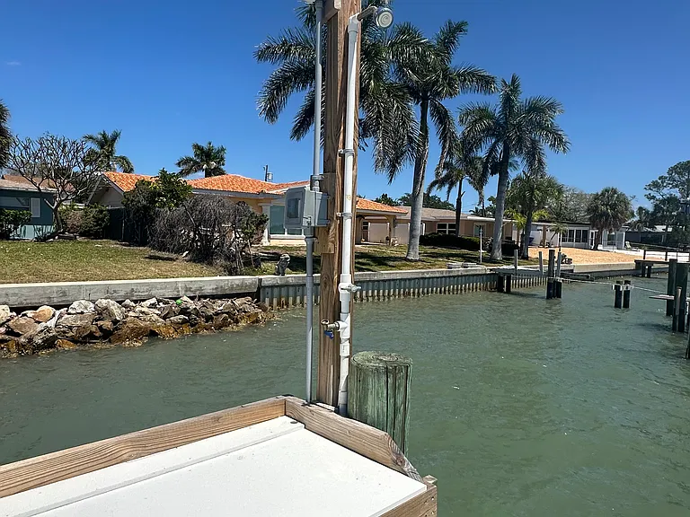 7112 S Shore Dr S — Photo 9