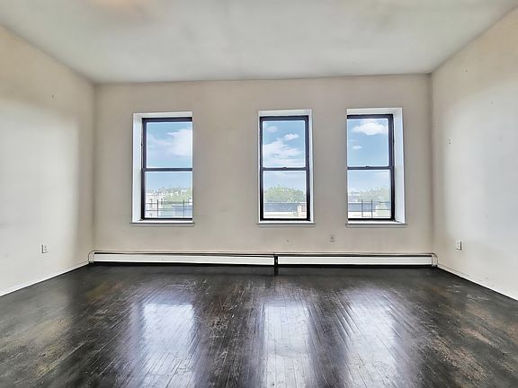 2nd image of 927 Putnam Ave APT 4f
