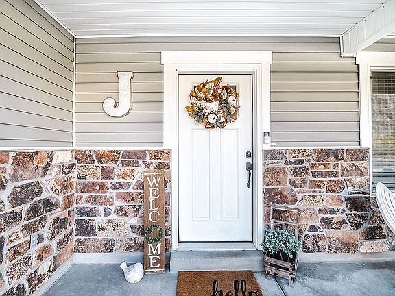 Covered front porch 