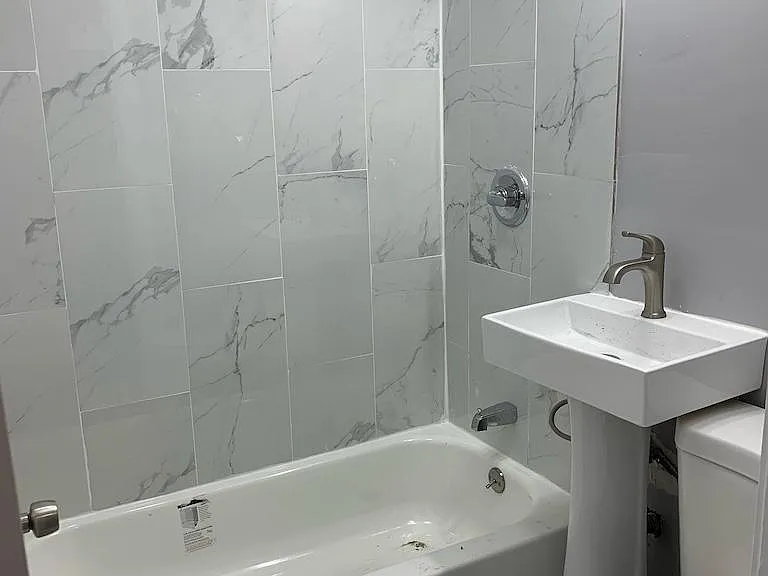 1021 W Wellington Ave #G — Photo 3