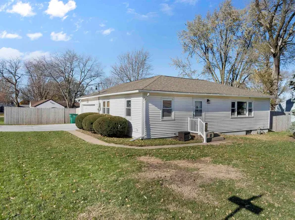133 Johns Dr, Elk Run Heights, IA 50707