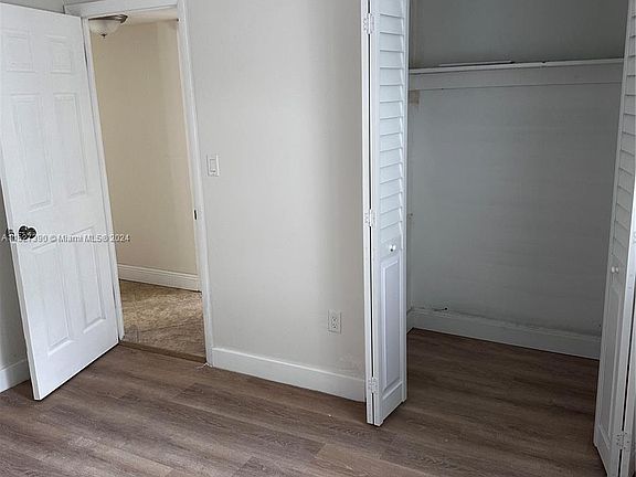 5th image of 15205 NE 6th Ave APT D205