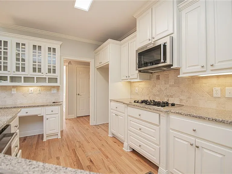 4012 Erin Dr — Photo 24