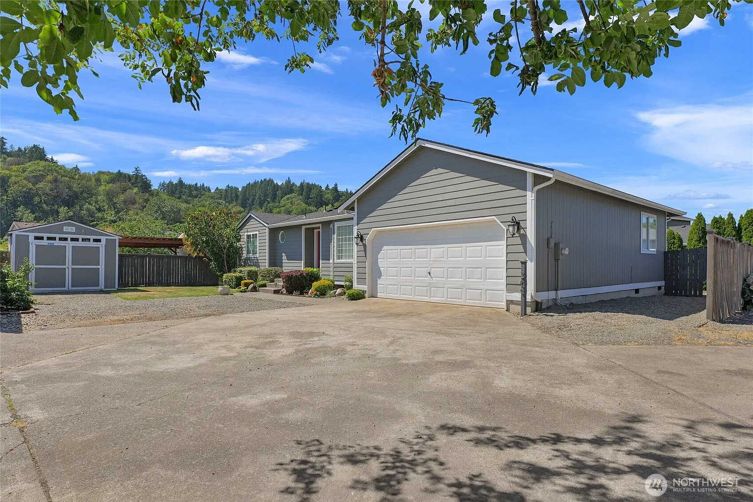 209 4th Avenue N photo 1